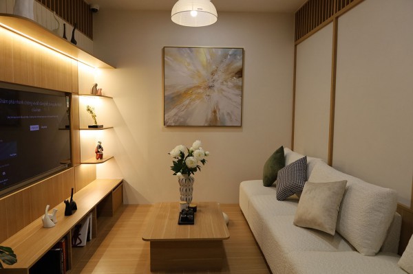 Nhà mẫu Bcons Center City thu hút khách ngay ngày đầu khai trương