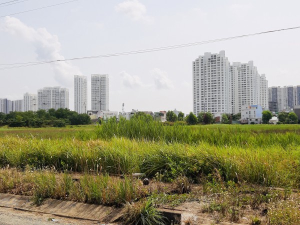 Tắc tiền sử dụng đất, tăng gánh nặng chi phí của doanh nghiệp Tắc tiền sử dụng đất, tăng gánh nặng chi phí của doanh nghiệp