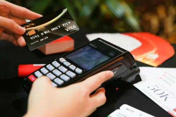 Vụ nợ 8,5 triệu bị tính lãi hơn 8,8 tỷ đồng: Khách hàng cần hiểu rõ khi sử dụng thẻ tín dụng