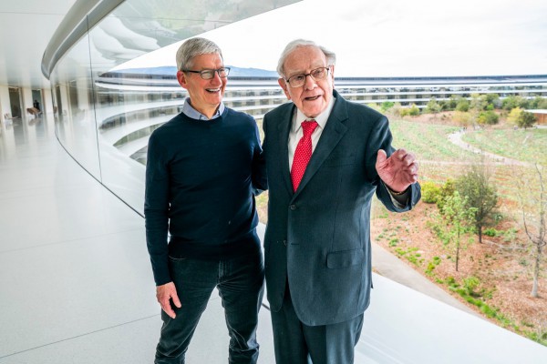 Các lãnh đạo lừng danh nhất thế giới nói gì khi Warren Buffett quyết định nghỉ hưu?