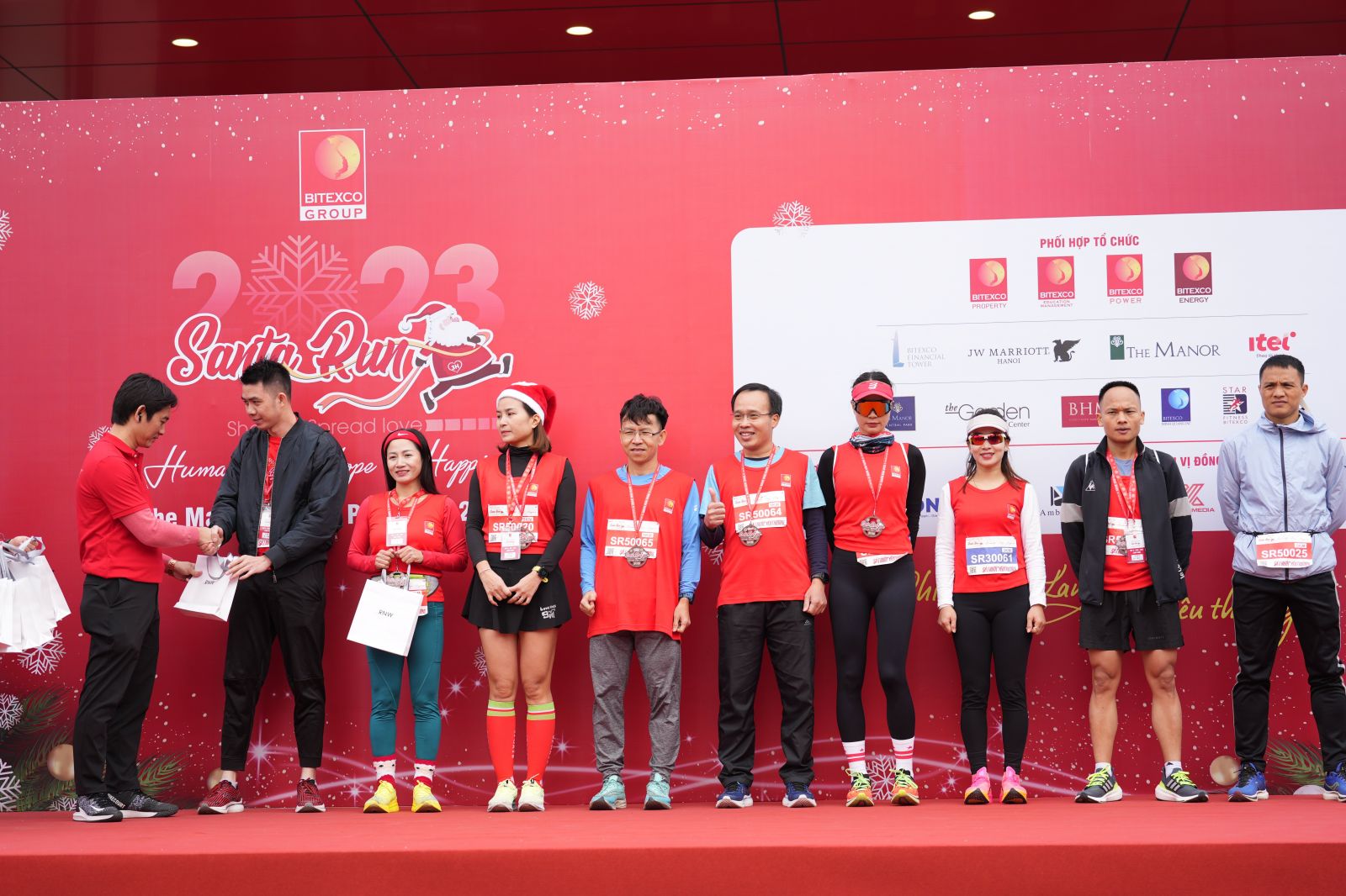 Cùng Santa Run thắp sáng hy vọng cho trẻ em khó khăn