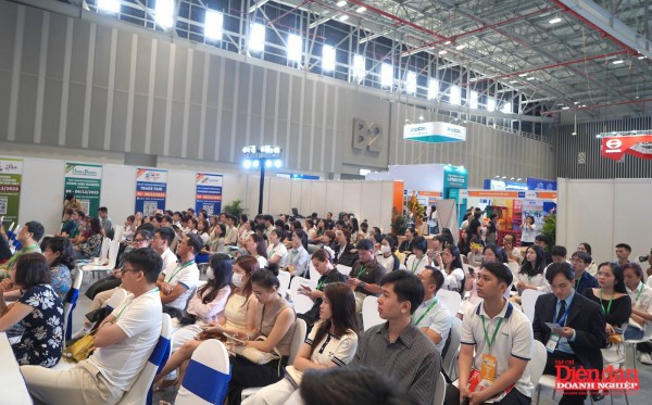 Giải pháp logistics cho doanh nghiệp xuất nhập khẩu ứng phó "cuộc chơi mới"