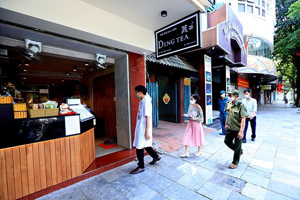 Hà Nội: Lực lượng chức năng ra quân tuyên truyền, nhắc nhở người dân phòng, chống dịch COVID-19 Hà Nội: Lực lượng chức năng ra quân tuyên truyền, nhắc nhở người dân phòng, chống dịch COVID-19