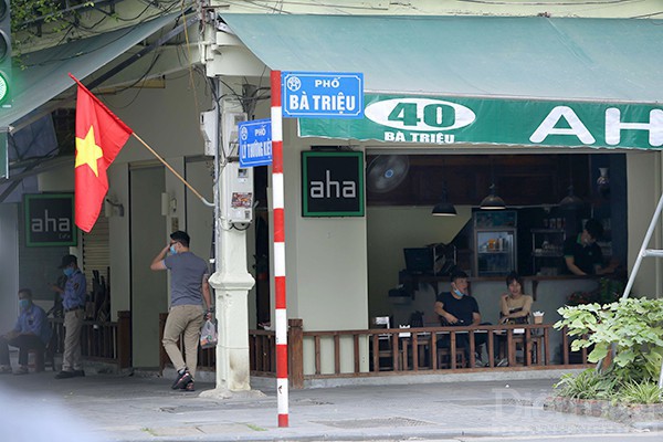Hà Nội: Lực lượng chức năng ra quân tuyên truyền, nhắc nhở người dân phòng, chống dịch COVID-19 Hà Nội: Lực lượng chức năng ra quân tuyên truyền, nhắc nhở người dân phòng, chống dịch COVID-19