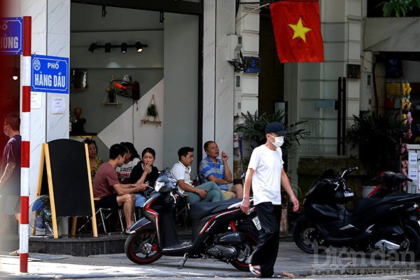 Hà Nội: Lực lượng chức năng ra quân tuyên truyền, nhắc nhở người dân phòng, chống dịch COVID-19 Hà Nội: Lực lượng chức năng ra quân tuyên truyền, nhắc nhở người dân phòng, chống dịch COVID-19