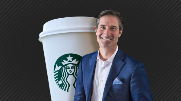 Hành trình phục hồi Starbucks đầy chông gai