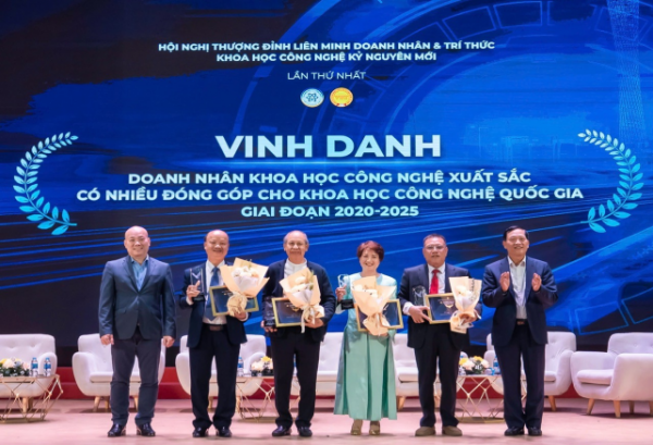 Khoa học và công nghệ phải bắt đầu từ đất để nông dân Việt Nam làm giàu trên mảnh đất quê hương mình