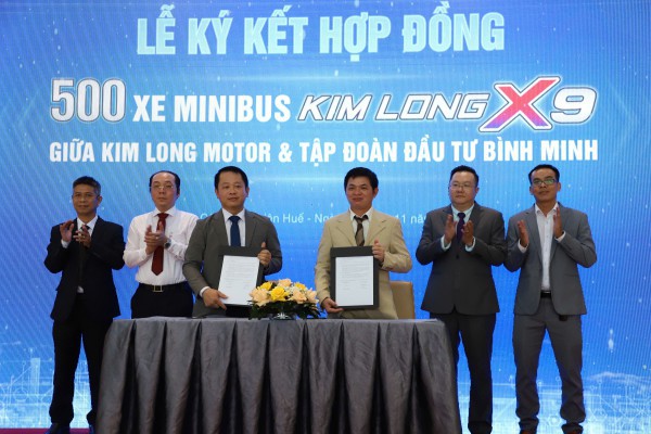 Kim Long Motor ký hợp đồng 500 xe minibus Kim Long X9 với Tập đoàn Bình Minh