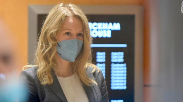 Nhìn lại bước đi xuống “địa ngục” của Elizabeth Holmes và Theranos! Nhìn lại bước đi xuống “địa ngục” của Elizabeth Holmes và Theranos!