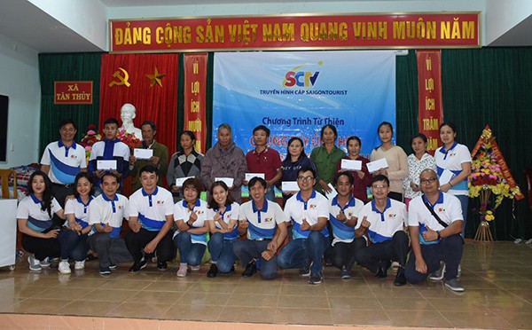 SCTV trao quà cho CB-CNV và 580 hộ dân bị thiên tai, lũ lụt ở Quảng Bình