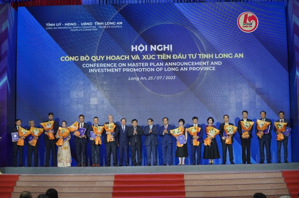 Saigontel ký hợp tác phát triển với tỉnh Long An