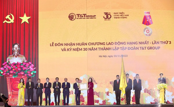 T&T Group được vinh danh Top 30 Tập đoàn đầu tư chiến lược Việt Nam - ALPHA 30 T&T Group được vinh danh Top 30 Tập đoàn đầu tư chiến lược Việt Nam - ALPHA 30