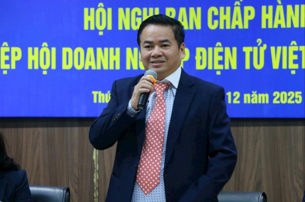 Tiến sĩ Nguyễn Văn Đông được bầu làm Chủ tịch Hiệp hội Điện tử và Tin học Việt Nam