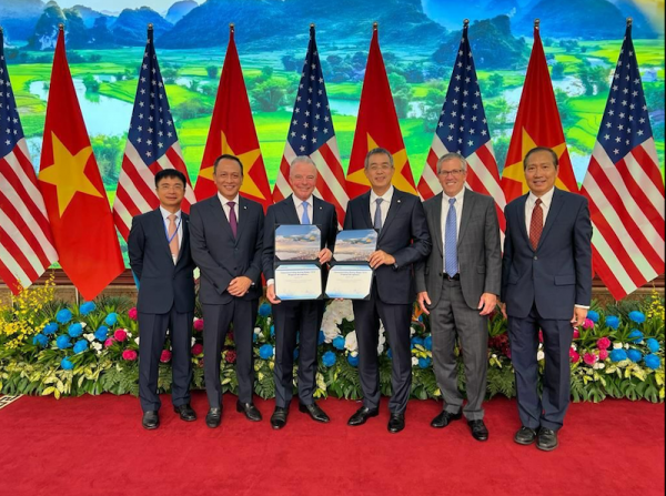 Tổng thống Hoa Kỳ Joe Biden chứng kiến cam kết hợp tác của Vietnam Airlines và Boeing Tổng thống Hoa Kỳ Joe Biden chứng kiến cam kết hợp tác của Vietnam Airlines và Boeing