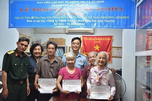Truyền hình cáp SCTV trao tặng quỹ nghĩa tình cho các cựu tù chính trị và tù binh TP.HCM