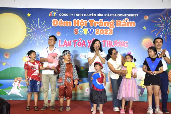 Tưng bừng, đầm ấm ”Đêm hội trăng rằm SCTV 2023”