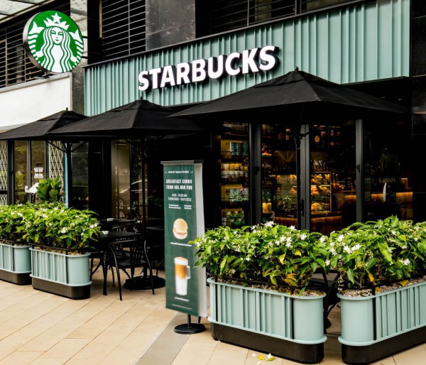 Vì sao Starbucks bỏ mặt bằng tiền triệu, thuê tiền tỷ?