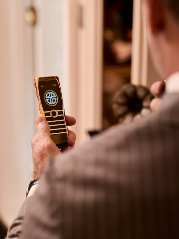 XOR: Chuẩn mực của điện thoại xa xỉ Anh Quốc thực thụ