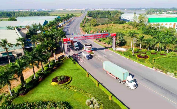 Xem xét điều chỉnh chính sách thuế giảm áp lực từ giá xăng dầu