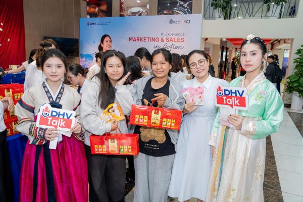 SCJ TV SHOPPING MANG "Trải nghiệm học từ doanh nghiệp” đến với sinh viên Đại học Hùng Vương TP HCM