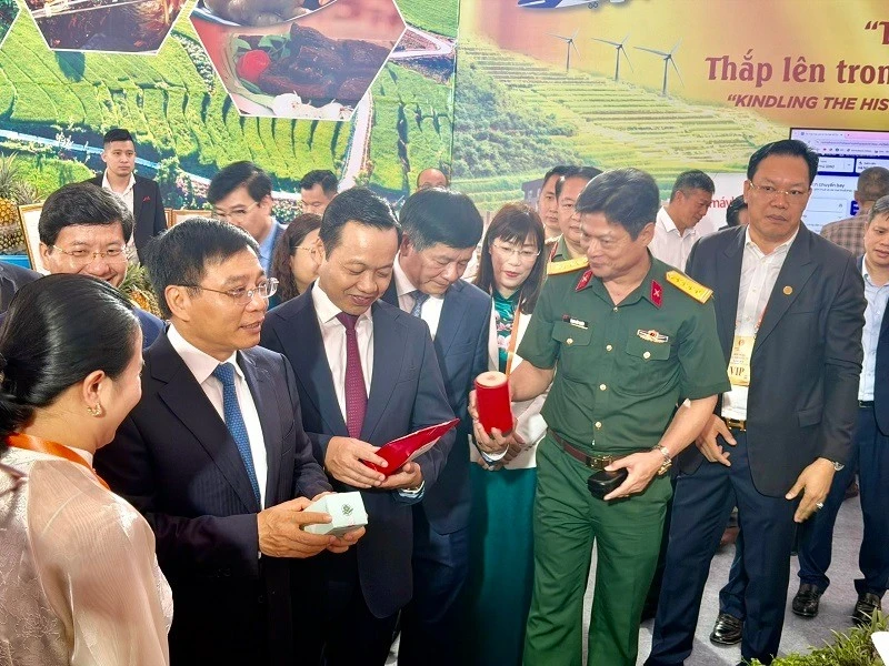 Các nhà đầu tư cam kết đầu tư 257.690 tỷ đồng vào Điện Biên