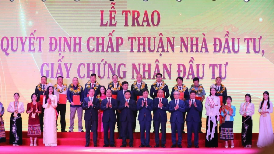 Các nhà đầu tư cam kết đầu tư 257.690 tỷ đồng vào Điện Biên