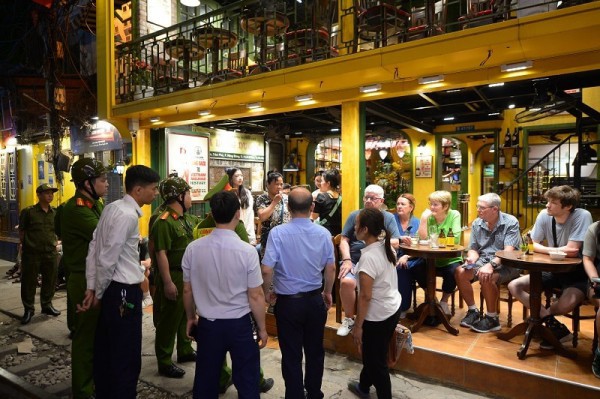 Cho thuê vỉa hè Hà Nội: Cần một cách quản trị đô thị mới