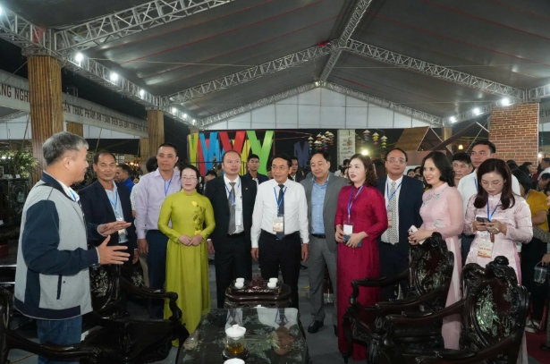 Hội chợ sản phẩm làng nghề Chuyên Mỹ 2025: Tôn vinh giá trị thủ công, thúc đẩy liên kết và phát triển kinh tế nông thôn