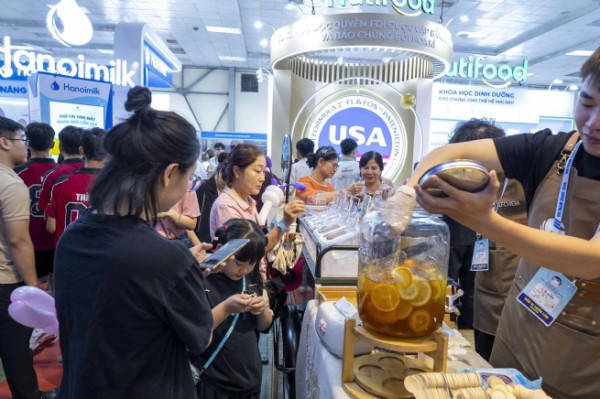 Lễ hưởng ứng Ngày Sữa thế giới (1/6) và chào mừng Ngày Quốc tế Thiếu nhi