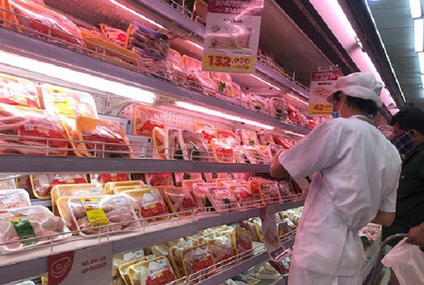 Nghịch lý giá với 60 triệu gà lông trắng Nghịch lý giá với 60 triệu gà lông trắng