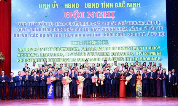 Phó Thủ tướng Thường trực Chính phủ Nguyễn Hòa Bình dự hội nghị xúc tiến đầu tư tại tỉnh Bắc Ninh