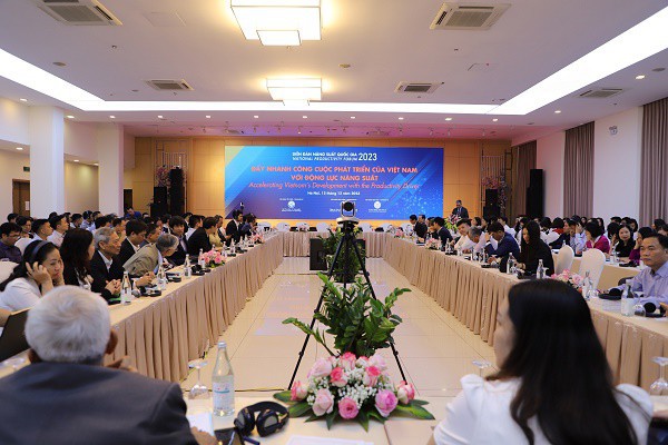 Tạo “áp lực” để đổi mới mô hình tăng trưởng Tạo “áp lực” để đổi mới mô hình tăng trưởng