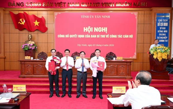 Tây Ninh: Trao quyết định của Ban Bí thư về công tác cán bộ