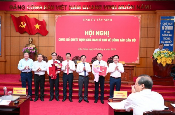 Tây Ninh: Trao quyết định của Ban Bí thư về công tác cán bộ