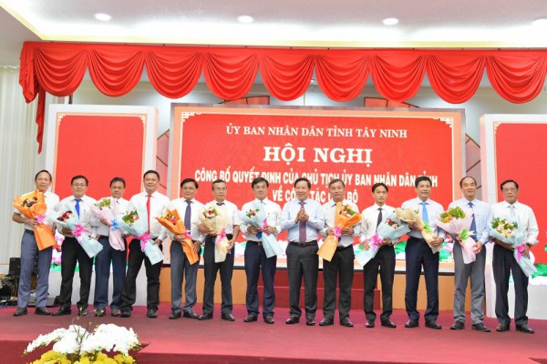 Tây Ninh: Trao quyết định, ra mắt các cơ quan chuyên môn trực thuộc UBND tỉnh