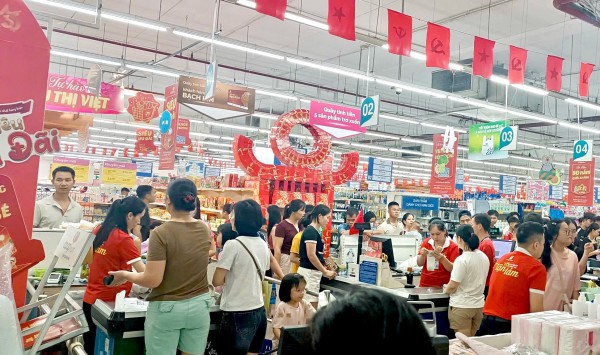 Co.opmart tặng hơn 10.000 hộp sữa cho học sinh dịp khai giảng năm học mới