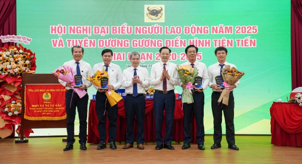Doanh nghiệp Việt đẩy mạnh xuất khẩu phân bón Doanh nghiệp Việt đẩy mạnh xuất khẩu phân bón