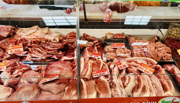 Giá heo hơi hôm nay 12.3.2026: Biến động trái chiều