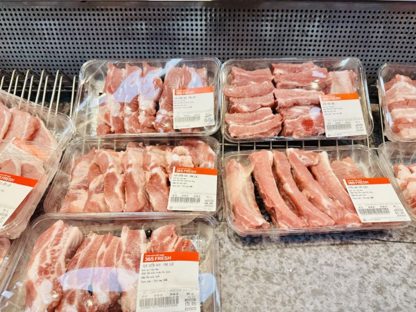 Giá heo hơi hôm nay 13.11.2025: Lại thủng đáy, tiệm cận thị trường Trung Quốc