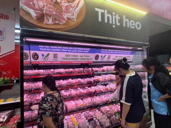 Giá heo hơi hôm nay 17.12.2025: Thẳng tiến về mốc 70.000 đồng/kg