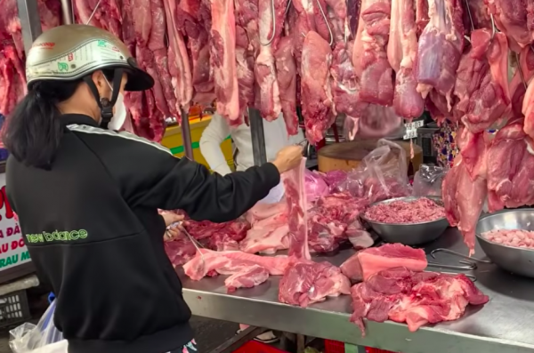 Giá heo hơi hôm nay 2.3.2026: Về dưới 70.000 đồng/kg