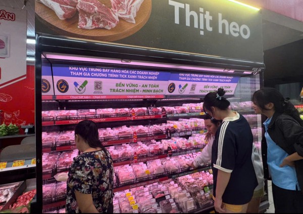 Giá heo hơi hôm nay 7.1.2026: Tăng nhẹ trở lại ở miền Bắc