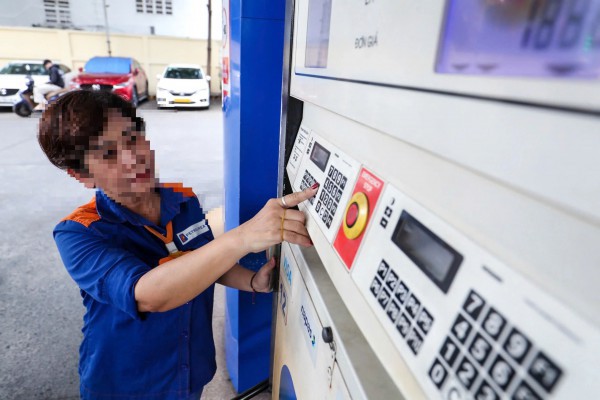 Giá xăng dầu hôm nay 18.7.2025: Đảo chiều tăng 1 USD/thùng Giá xăng dầu hôm nay 18.7.2025: Đảo chiều tăng 1 USD/thùng