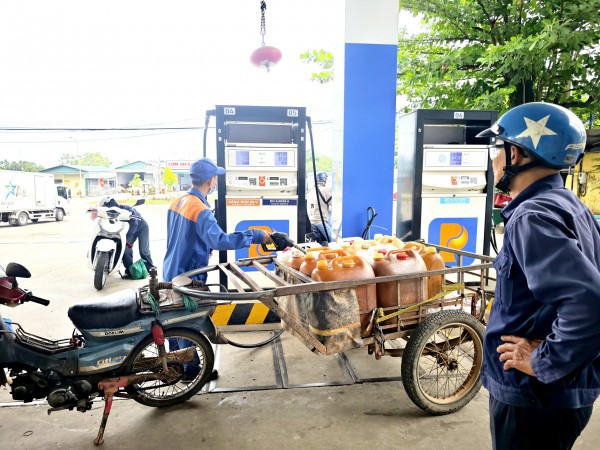 Giá xăng dầu hôm nay 18.8.2025: Giữ đà giảm