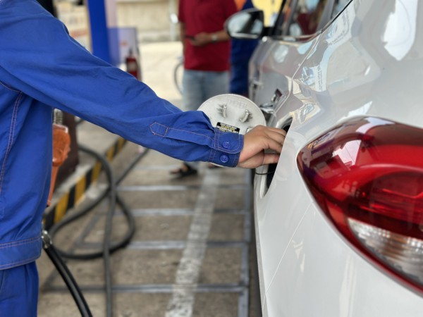 Giá xăng dầu hôm nay 20.3.2026: Thế giới quay đầu giảm mạnh