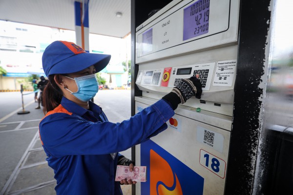Giá xăng dầu hôm nay 26.9.2025: Xăng trong nước về sát mốc 20.000 đồng/lít