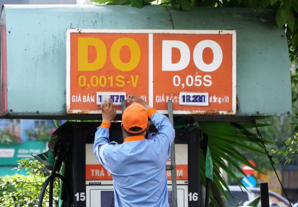 Giá xăng dầu hôm nay 5.5.2025: Giảm bao nhiêu đồng một lít? Giá xăng dầu hôm nay 5.5.2025: Giảm bao nhiêu đồng một lít?