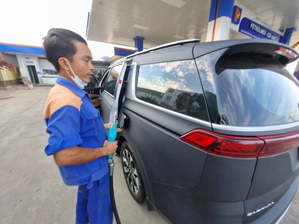 Giá xăng dầu hôm nay 8.7.2025: Quay đầu giảm sau thông tin thuế đối ứng Giá xăng dầu hôm nay 8.7.2025: Quay đầu giảm sau thông tin thuế đối ứng