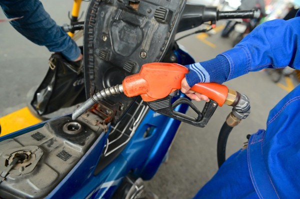 Giá xăng dầu hôm nay 9.12.2025: Lao dốc