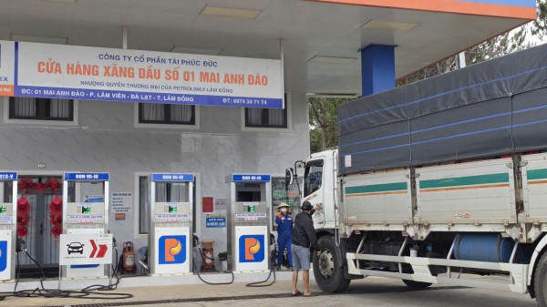 Giá xăng dầu tăng, vật liệu xây dựng leo thang, nhà xe dè dặt tăng cước